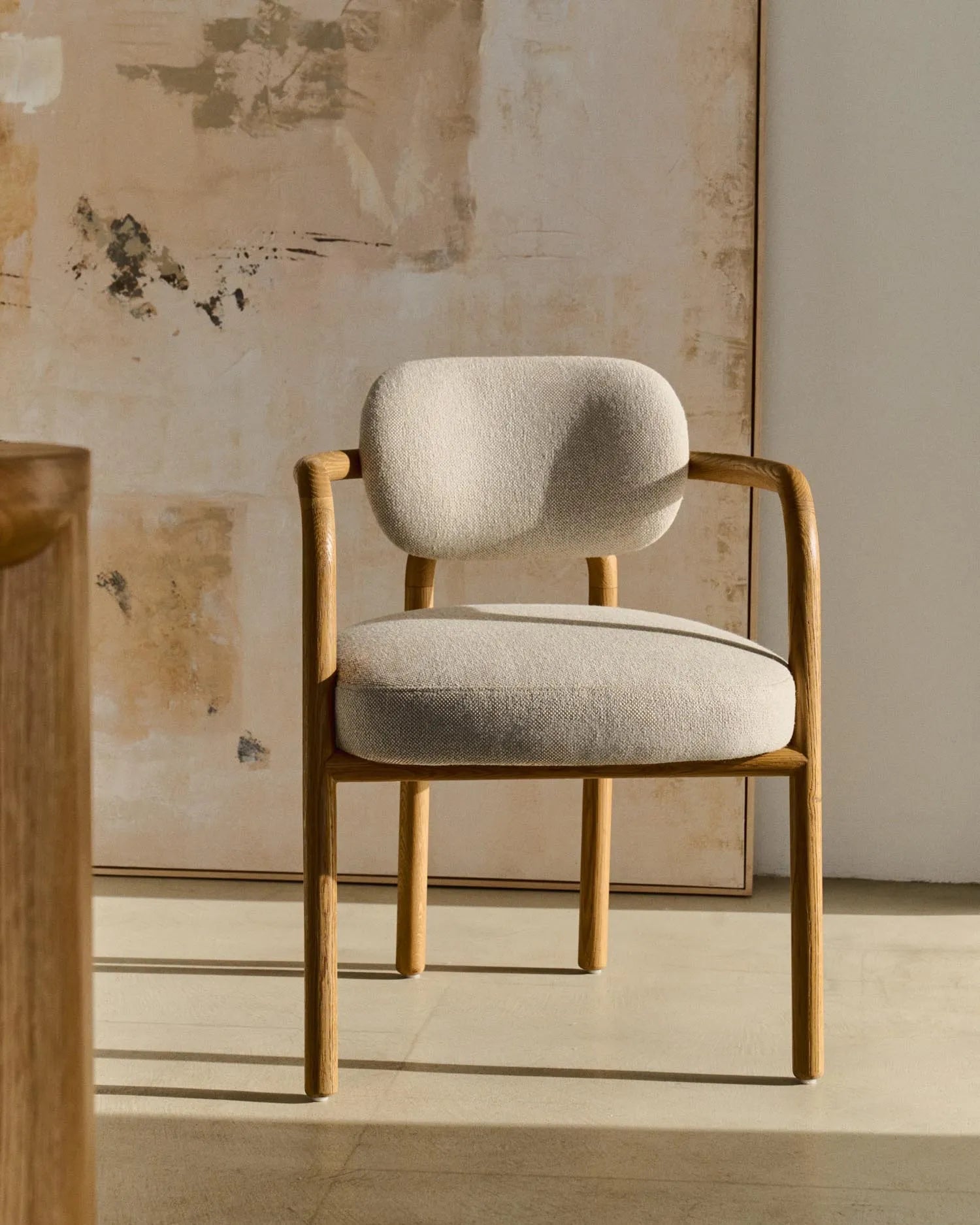 Eleganter Ausziehtisch aus FSC-zertifiziertem Eichenholz, erweiterbar von 240 auf 320 cm, ideal für stilvolle Anlässe.