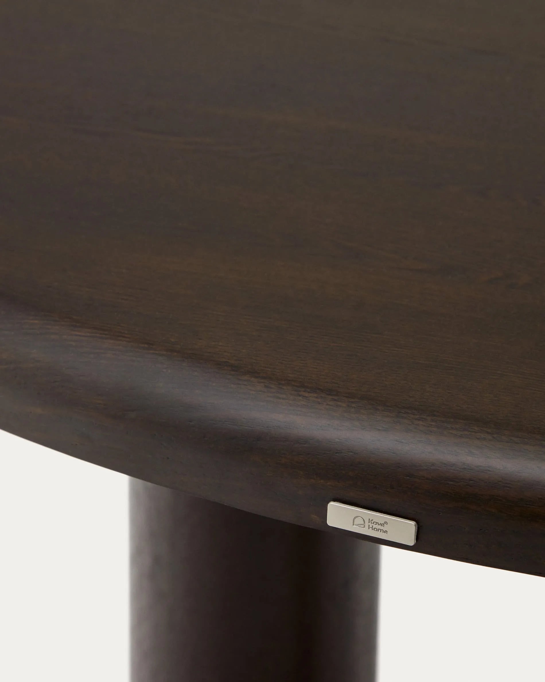 Eleganter runder Tisch aus Eschenfurnier, Ø 120 cm, mit dunklem Finish, ideal für stilvolle Esszimmer.