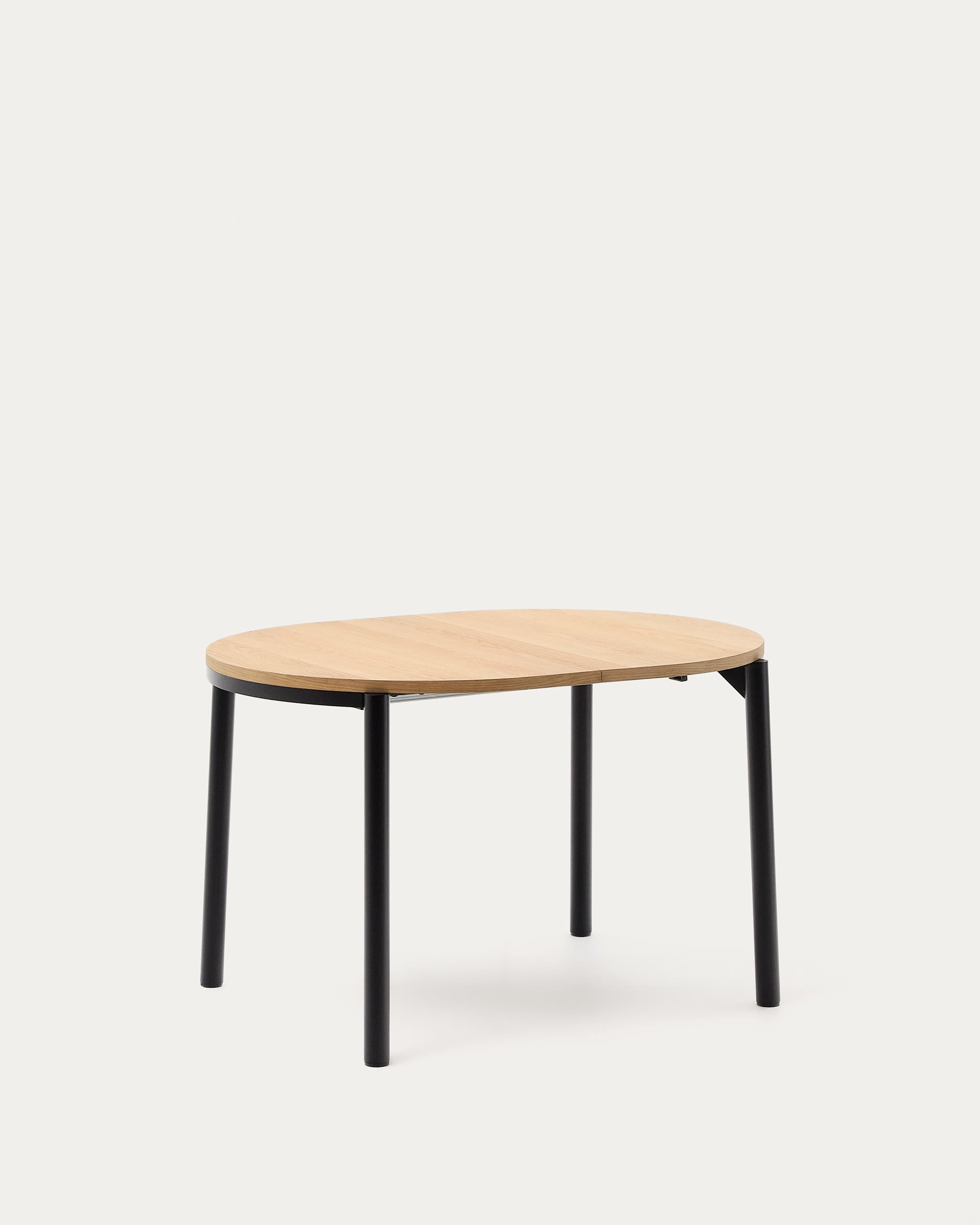 Eleganter Ausziehtisch Montuiri mit Eichenfurnier und schwarzen Stahlbeinen, Ø120(200) x 90 cm, perfekt für modernes Wohnen.