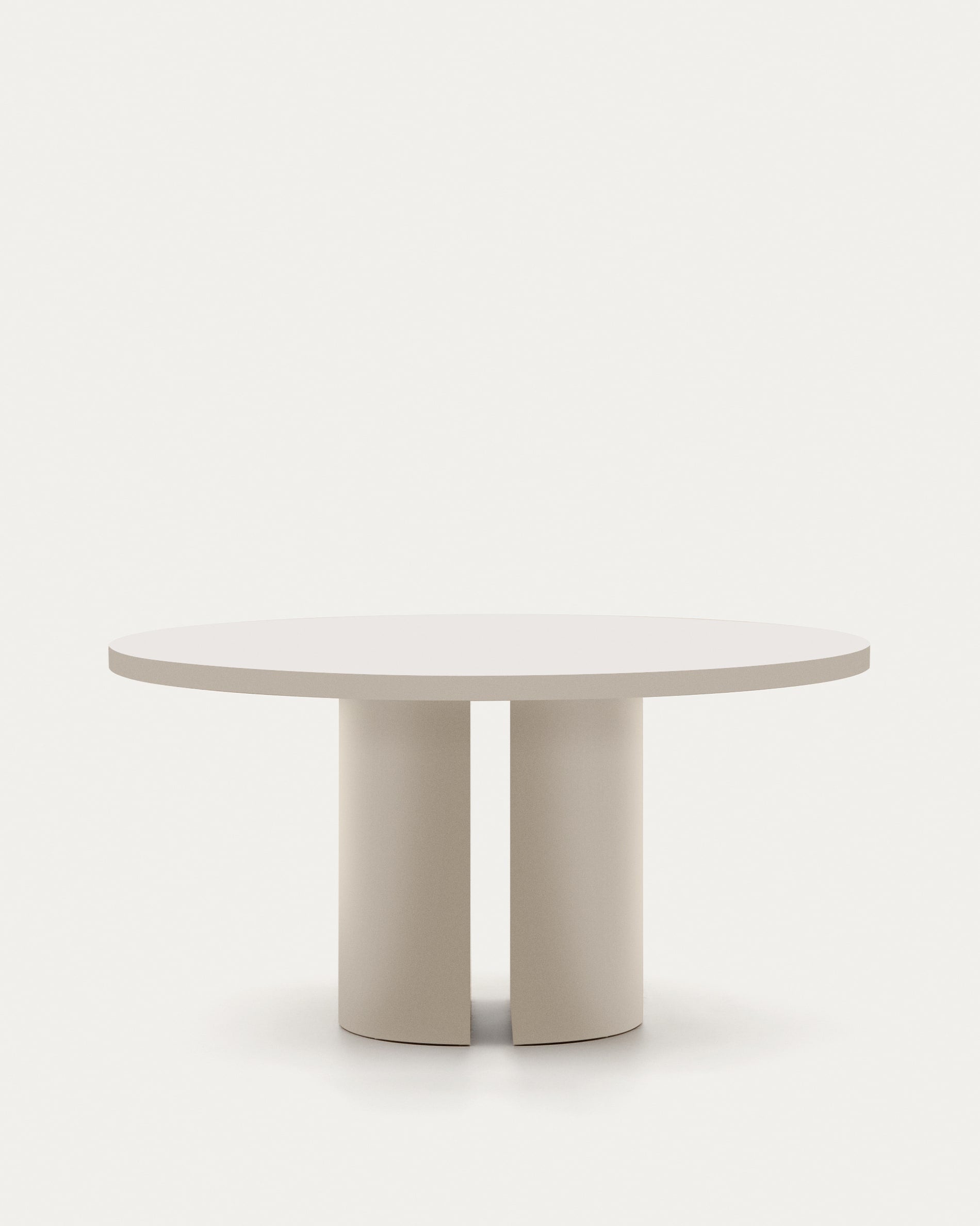 Moderner runder Tisch Nealy, Ø 150 cm, aus lackiertem MDF in Eierschalenfarbe, perfekt für ein elegantes Esszimmer.