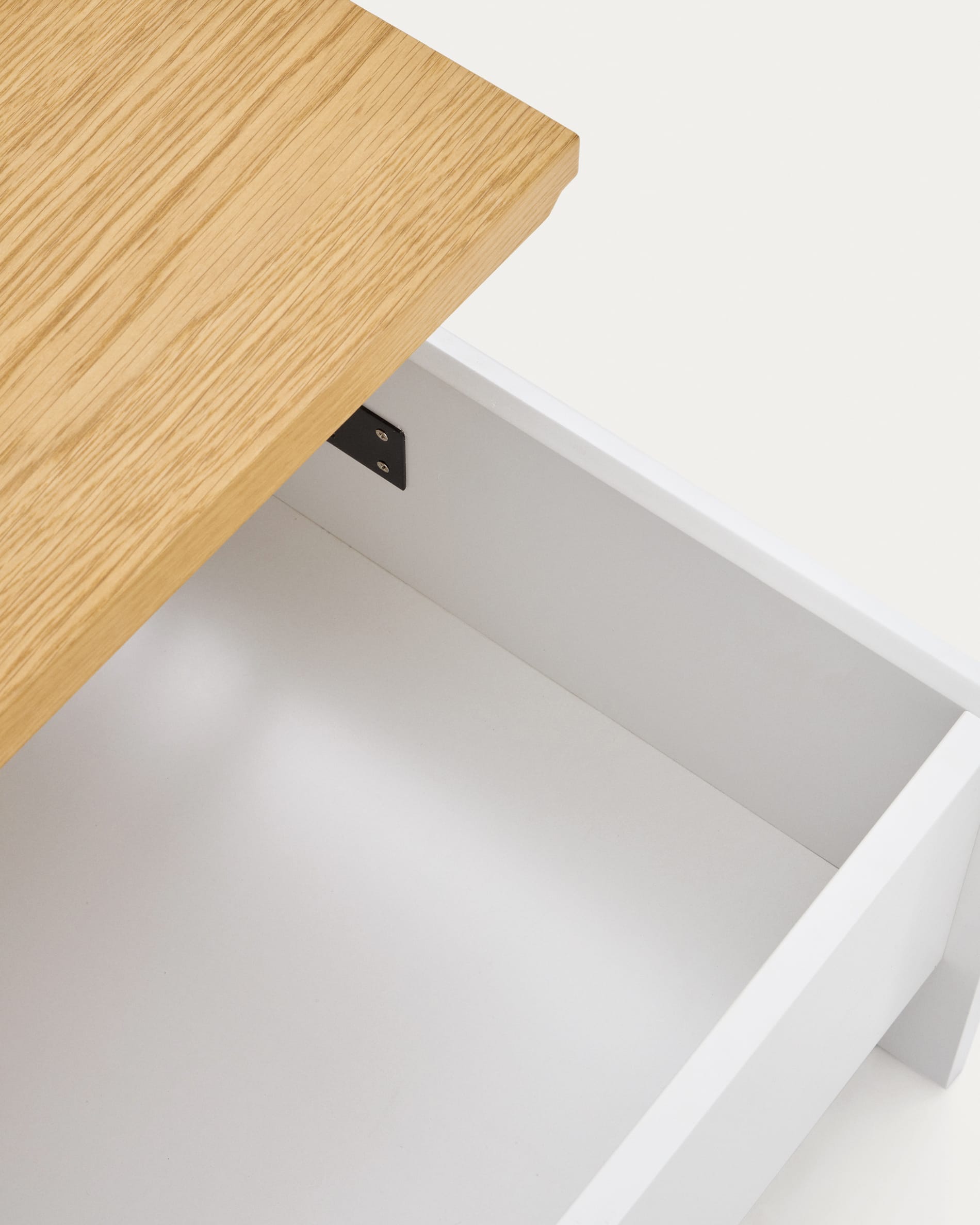 Moderner höhenverstellbarer Couchtisch aus Eichenfurnier, weiß lackiert, 110x60 cm, FSC-zertifiziert, von Kave Home.