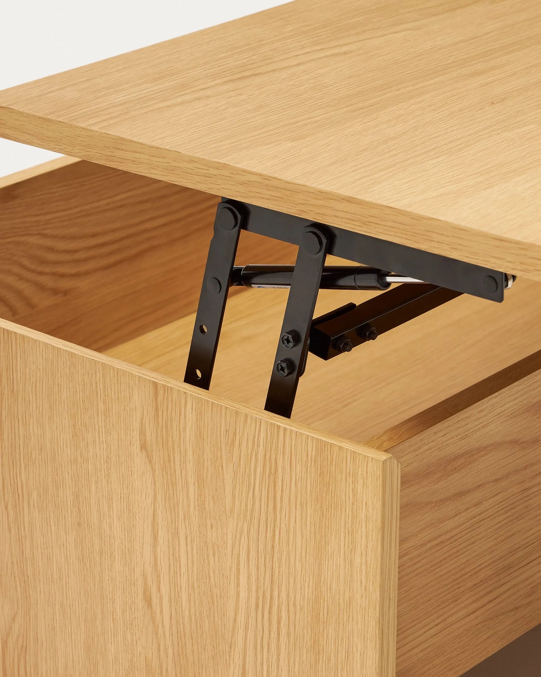 Eleganter, höhenverstellbarer Couchtisch aus Eichenfurnier, 110x60 cm, FSC-zertifiziert, für vielseitige Nutzung.