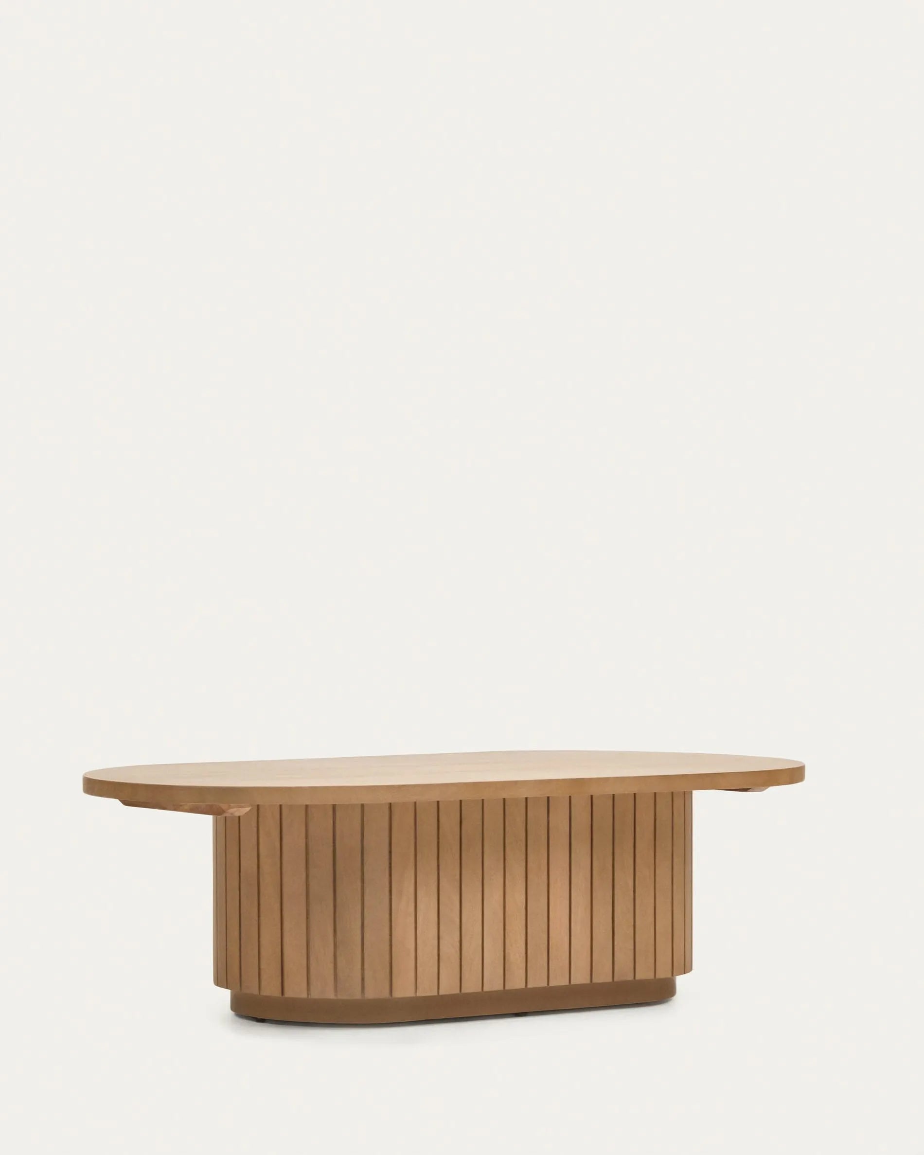 Eleganter Couchtisch aus Mangoholz, 120x60 cm, mit einzigartiger Maserung und abgerundeter Form für stilvolle Wohnräume.
