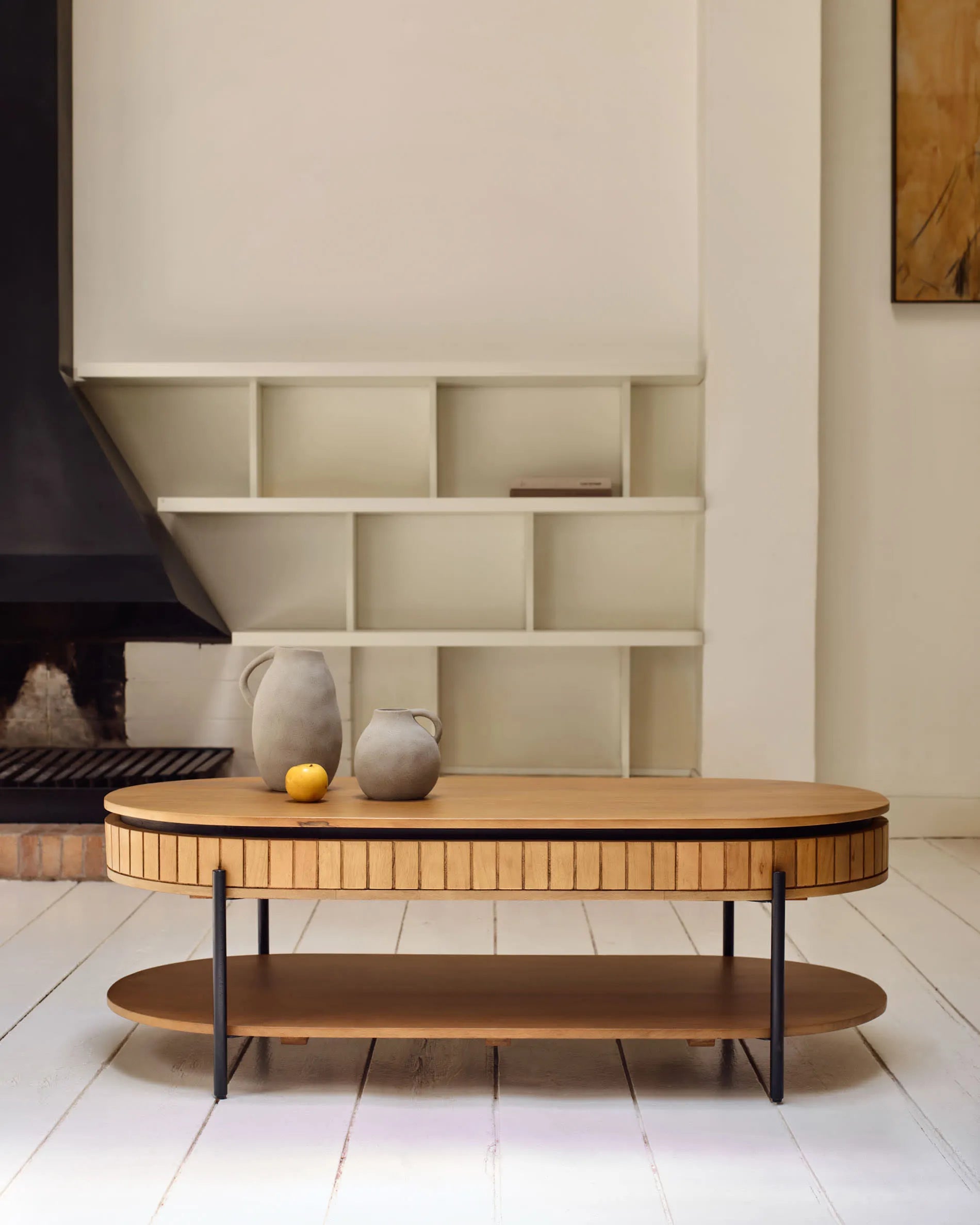 Eleganter Couchtisch aus Mangoholz mit schwarzem Metallrahmen, 130x65 cm, inkl. Schublade für stilvollen Stauraum.