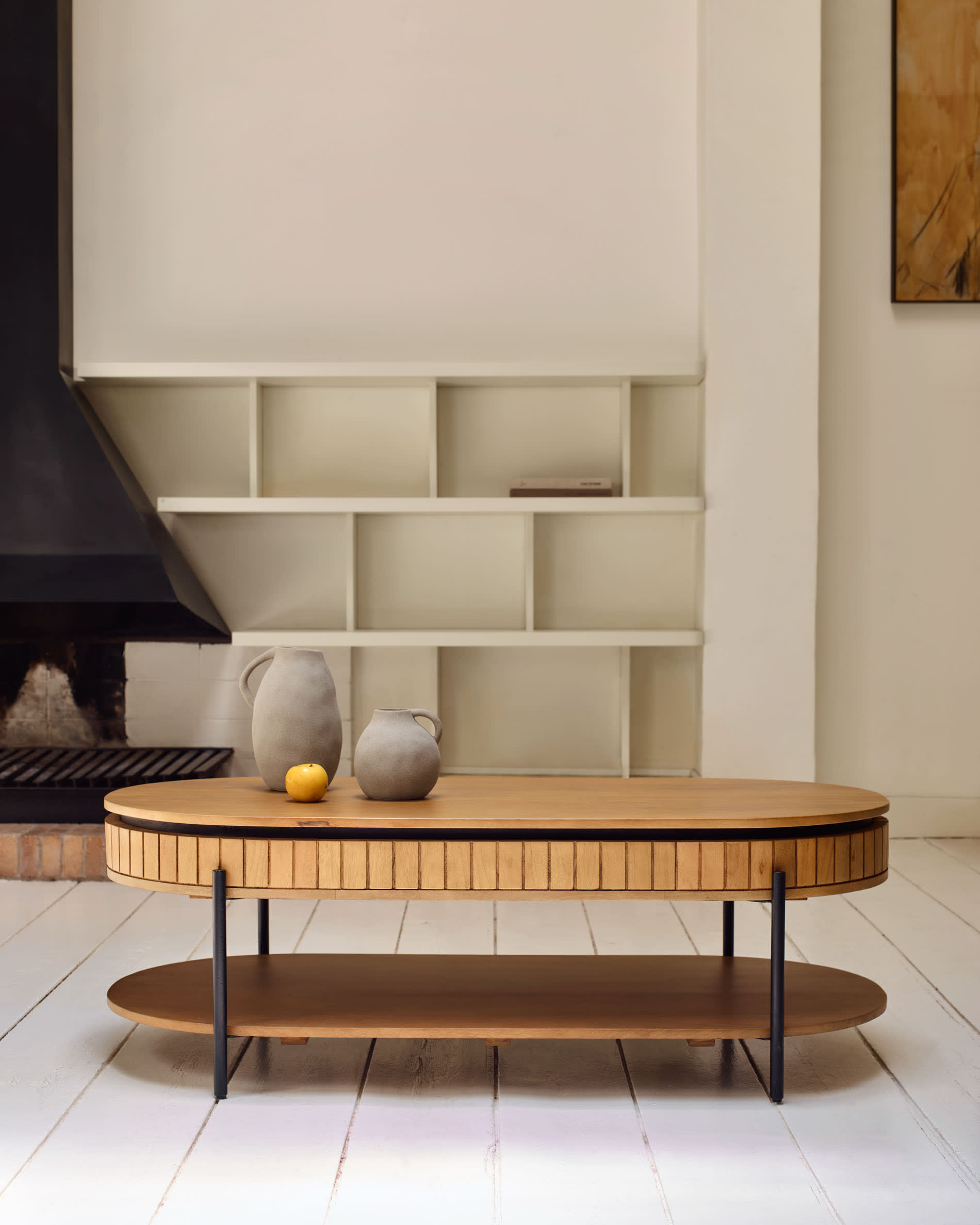 Eleganter Couchtisch aus Mangoholz mit schwarzem Metallrahmen, 130x65 cm, inkl. Schublade für stilvollen Stauraum.