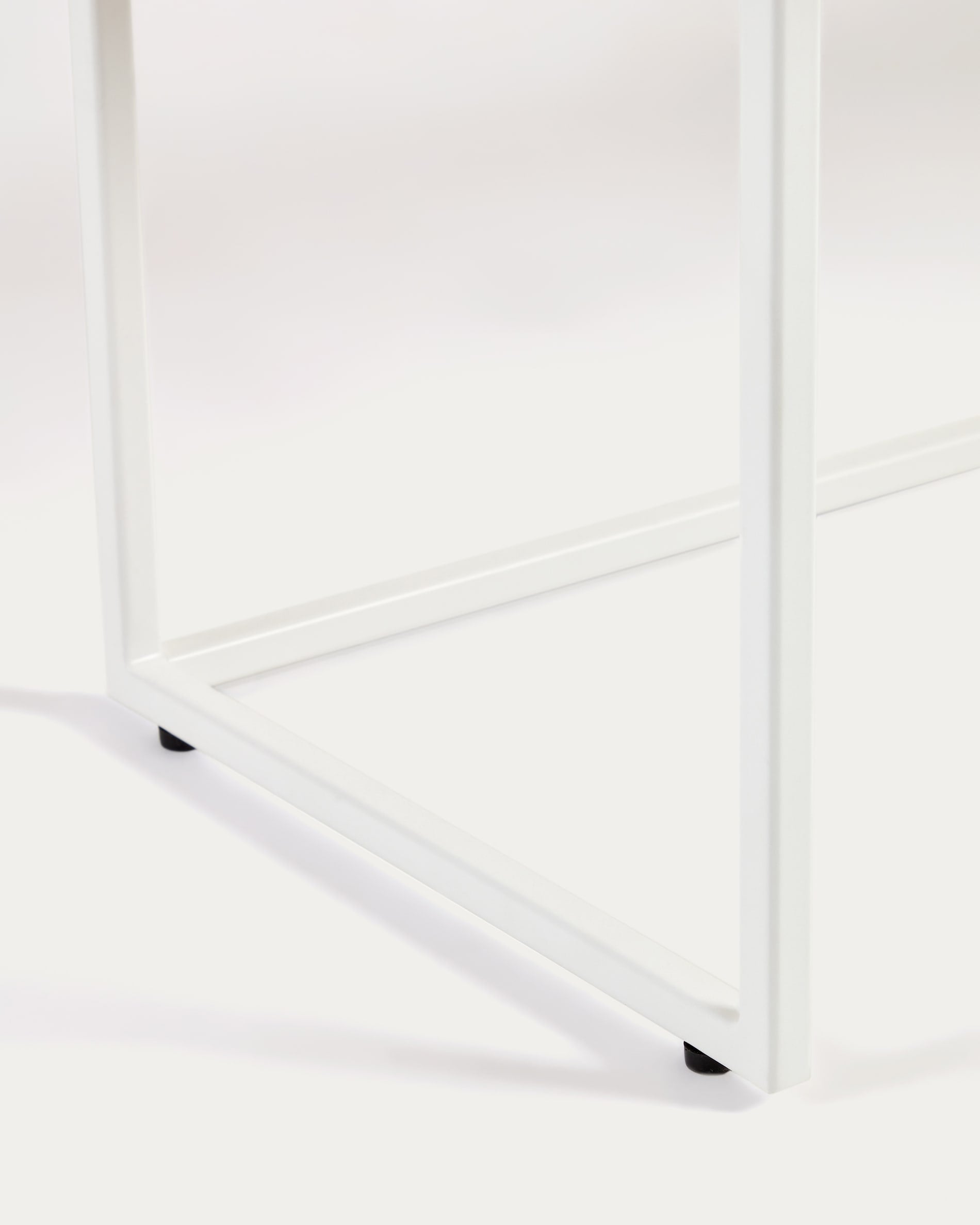 Moderner Konsolentisch Yoana, 120x80 cm, Eichenfurnier und weißes Metallgestell, ideal für stilvolle Wohnräume.
