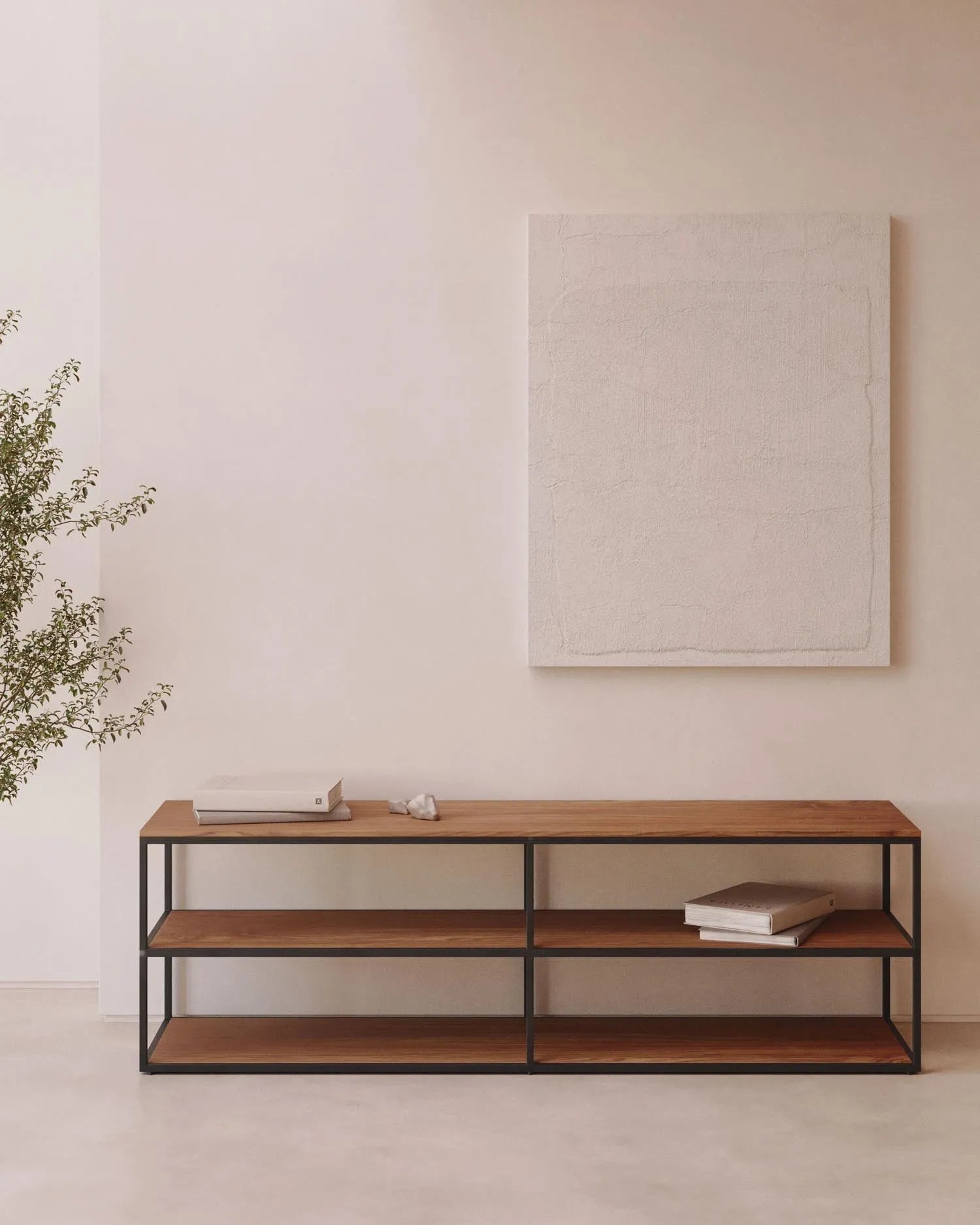 Elegantes TV-Möbel aus Eichenfurnier mit weißem Metallgestell, 160x40 cm, bietet stilvollen Stauraum für moderne Wohnräume.