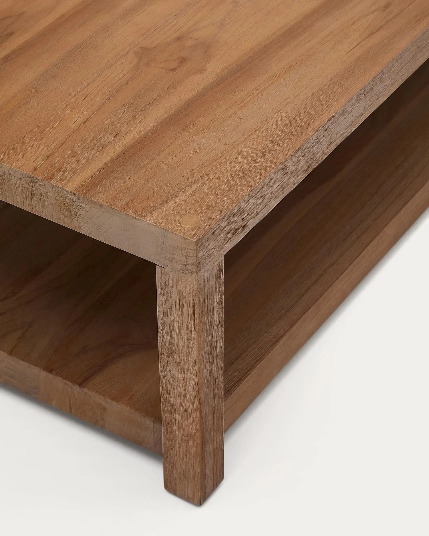 Eleganter Teakholz-Beistelltisch, 90x90 cm, mit gebürsteter Oberfläche, ideal für stilvolle Akzente in jedem Raum.