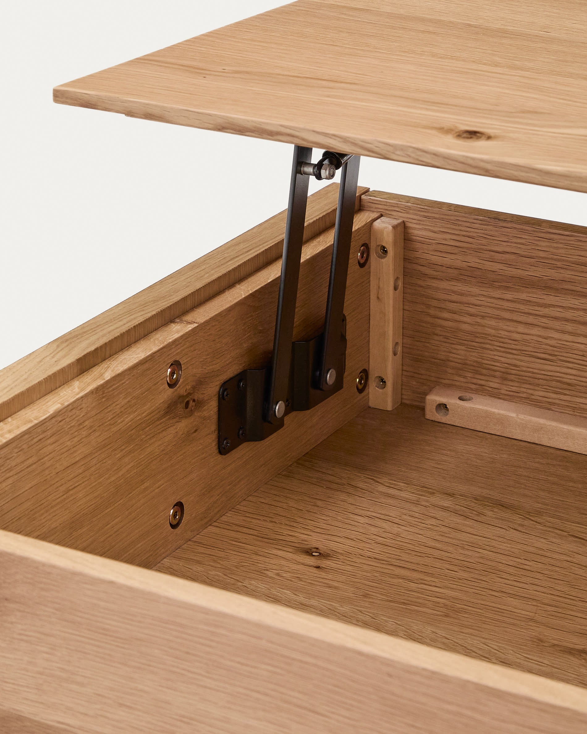 Eleganter Couchtisch aus Eichenfurnier, naturfarben, 120x60 cm, von Kave Home. Praktisch hochklappbar, ideal für moderne Wohnräume.