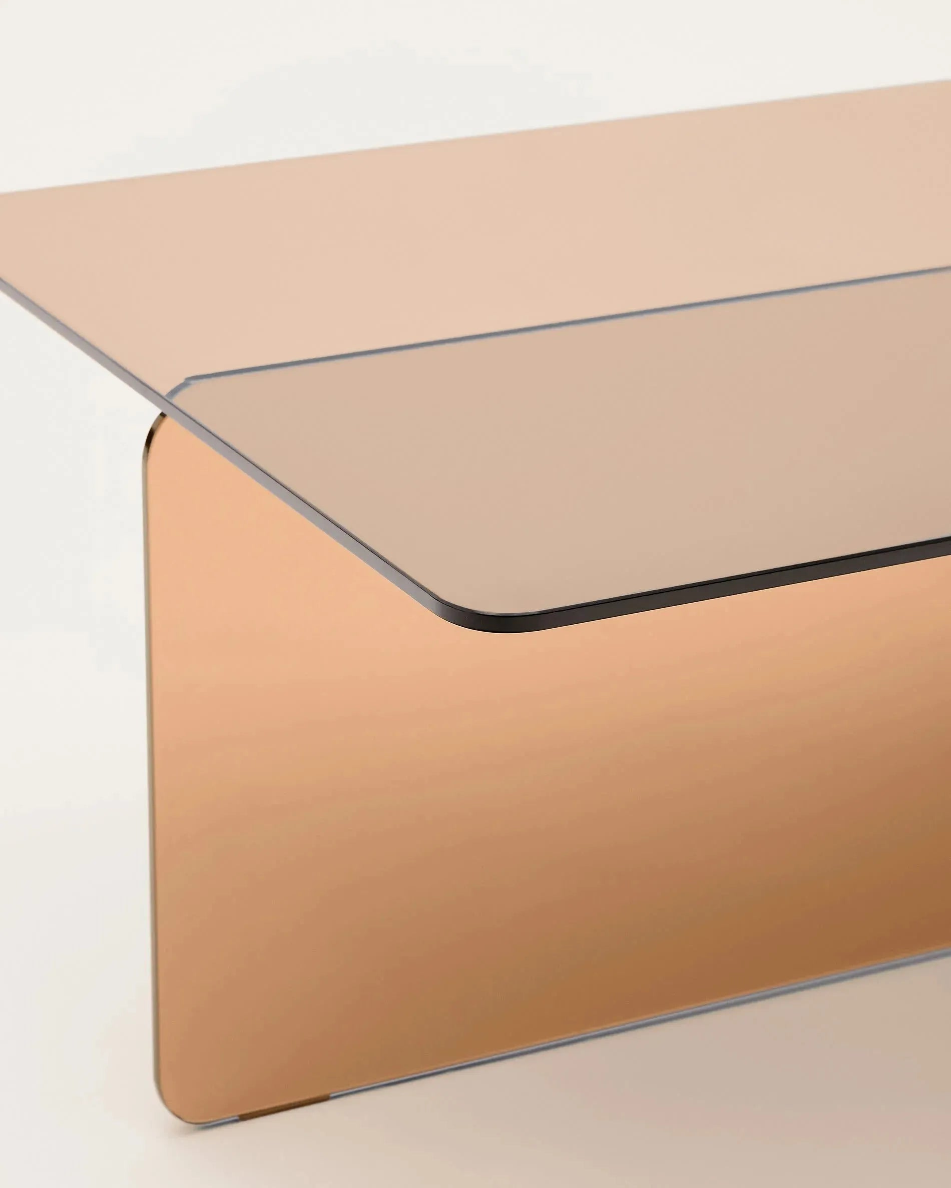 Eleganter Couchtisch Zaren aus braunem Glas, 120x60 cm, modernes Design, ideal für stilvolle Wohnräume, von Kave Home.