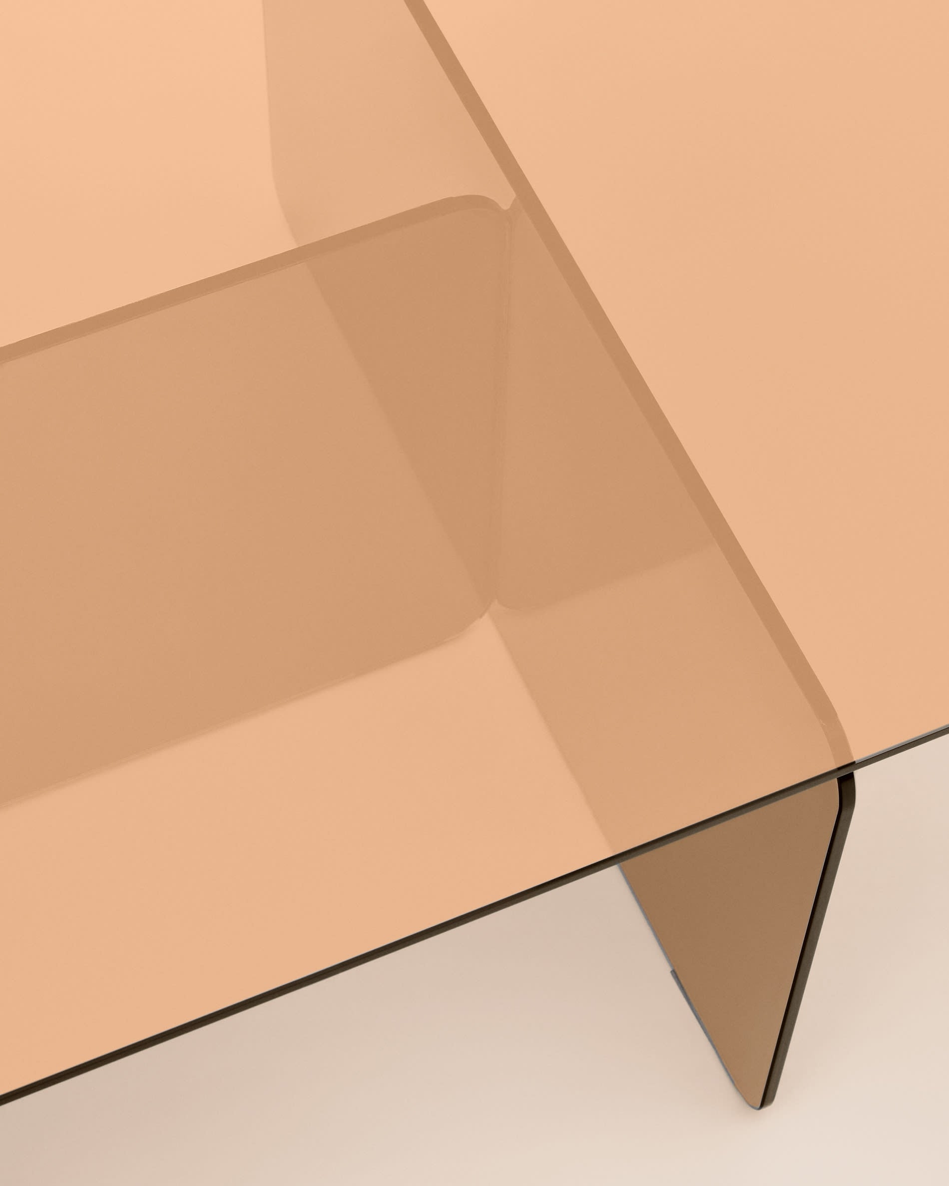Eleganter Couchtisch Zaren aus braunem Glas, 120x60 cm, modernes Design, ideal für stilvolle Wohnräume, von Kave Home.