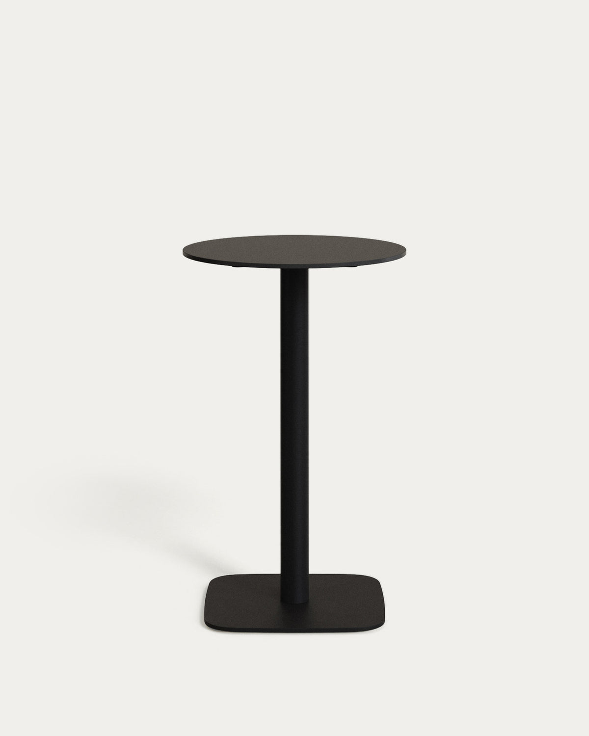 Dina hoher runder Outdoor-Tisch schwarz mit schwarz lackiertem Metallgestell Ø 60x96 cm in Schwarz präsentiert im Onlineshop von KAQTU Design AG. Gartentisch ist von Kave Home