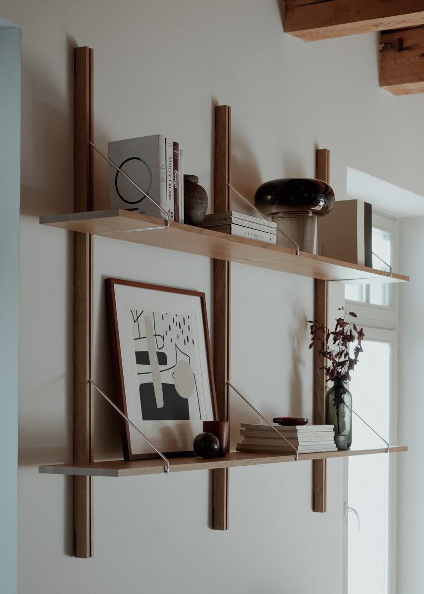 Modernes Standregal Rodd RDD01 von Tamo, aus hochwertigem Holz, ideal für die ansprechende Aufbewahrung und Dekoration in jedem Raum.