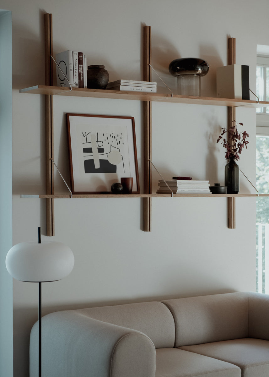 Elegantes Standregal Rodd RDD01 von Tamo, gefertigt aus edlem Holz, perfekt für stilvolle Akzente und praktische Aufbewahrung in Ihrem Zuhause.