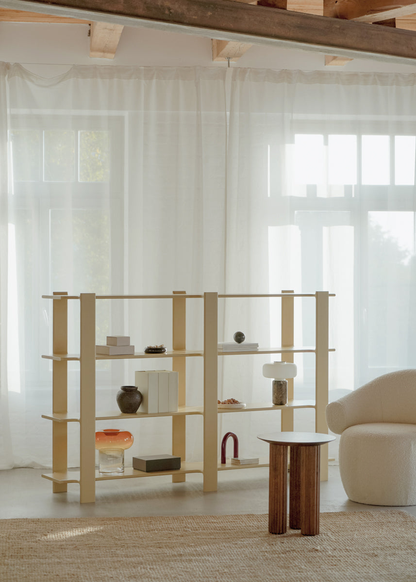 Stilvolles Standregal Ligo LGB2089 aus Holz von Tamo, ideal zur dekorativen Aufbewahrung und Präsentation in jedem Raum.