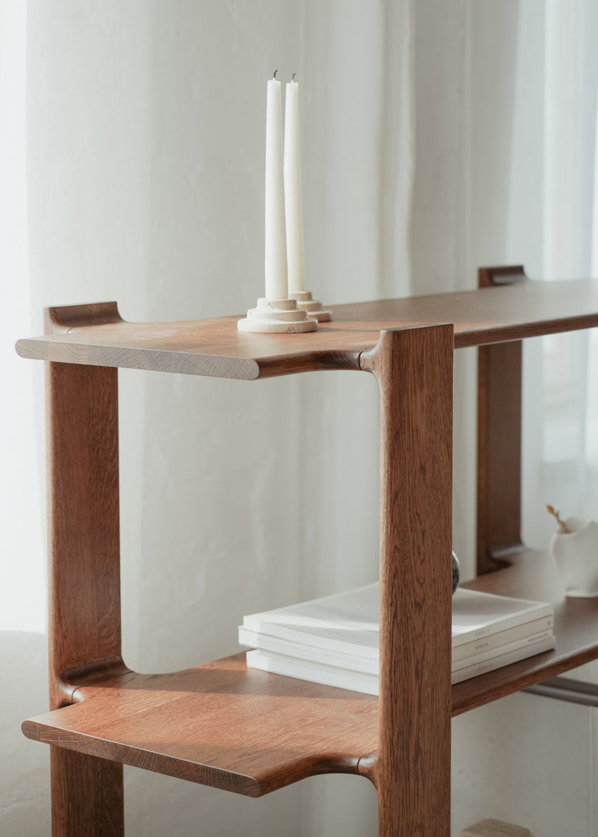 Elegantes Holzregal Ligo LGB2089 von Tamo, perfekt für die ansprechende Präsentation und Organisation Ihrer Lieblingsstücke.