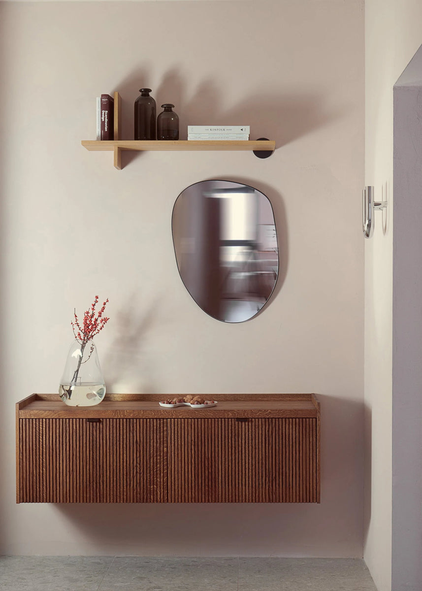 Eleganter TV-Schrank Meda MDA02 von Tamo, ideal für moderne Wohnräume, vereint Funktionalität mit ästhetischem Flair und bietet großzügigen Stauraum.