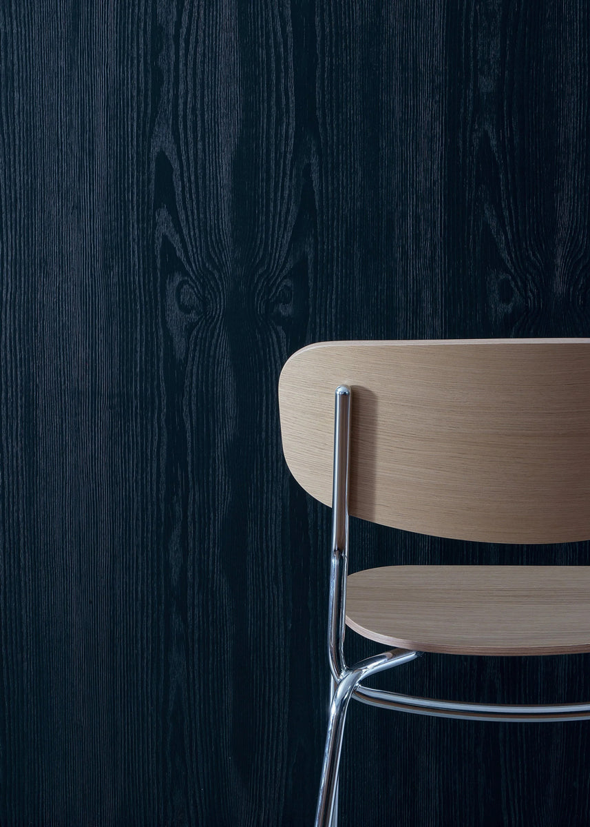 Moderner Sessel SPL02 von Tamo, aus robustem Sperrholz, vereint Komfort und zeitgemäßes Design für jeden Wohnbereich.