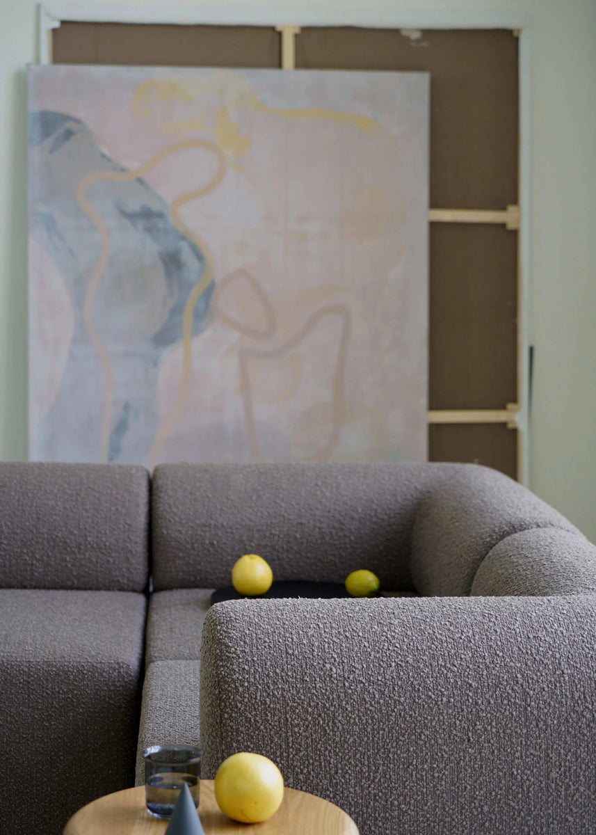 Elegantes modulares Sofa Tori TRI02 von Tamo, ideal für individuelle Wohnkonzepte, vereint modernes Design mit hohem Sitzkomfort.