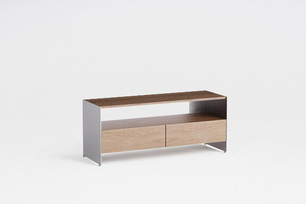 Büroschrank Aloox von Tamo in Eiche Natur mit Massivholzfront, Aluminium-Korpus und Aluminiumfüssen, freistehend oder hängend montierbar.