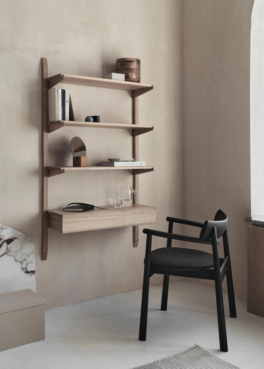 Elegantes Wandregal Noki NKI85D aus hochwertigem Holz, ideal für kreative Gestaltung und funktionale Lagerung in Wohnräumen.