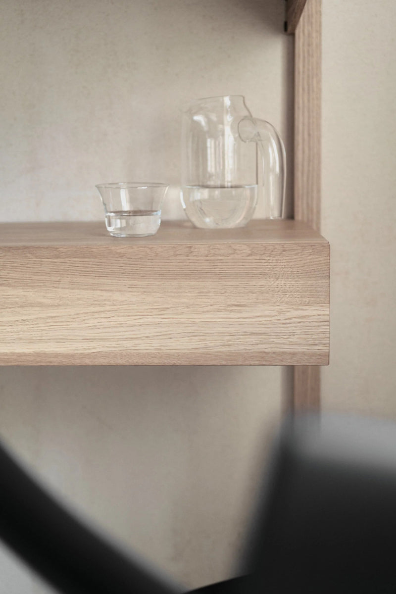 Stilvolles Wandregal Noki NKI85T aus hochwertigem Holz, ideal für die kreative Gestaltung von Wohnräumen und zur Aufbewahrung von Accessoires.