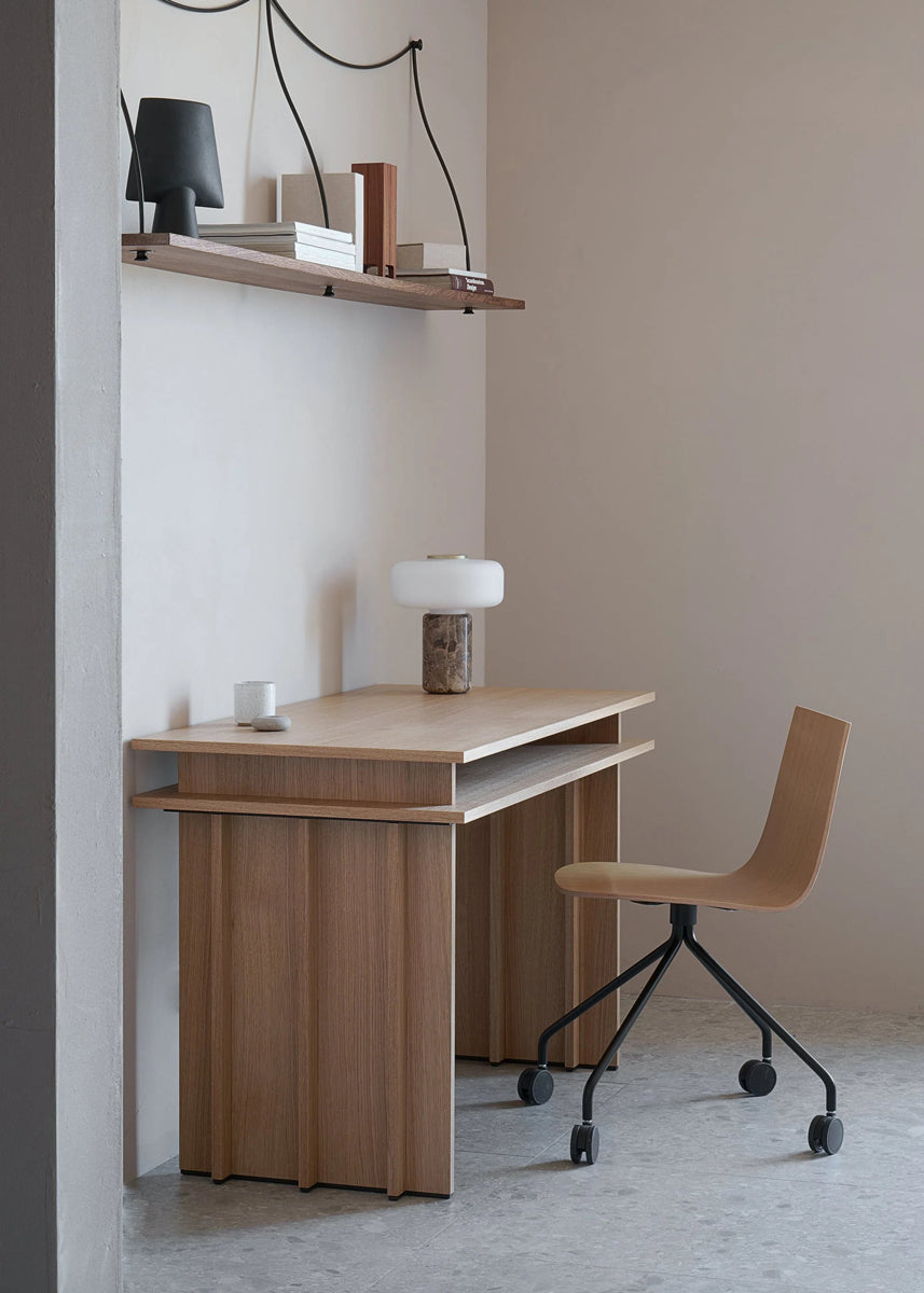 Moderner Piato PIA01 Schreibtisch von Tamo, ideal für Home Office, mit minimalistischer Ästhetik und stabiler Bauweise für effizientes Arbeiten.