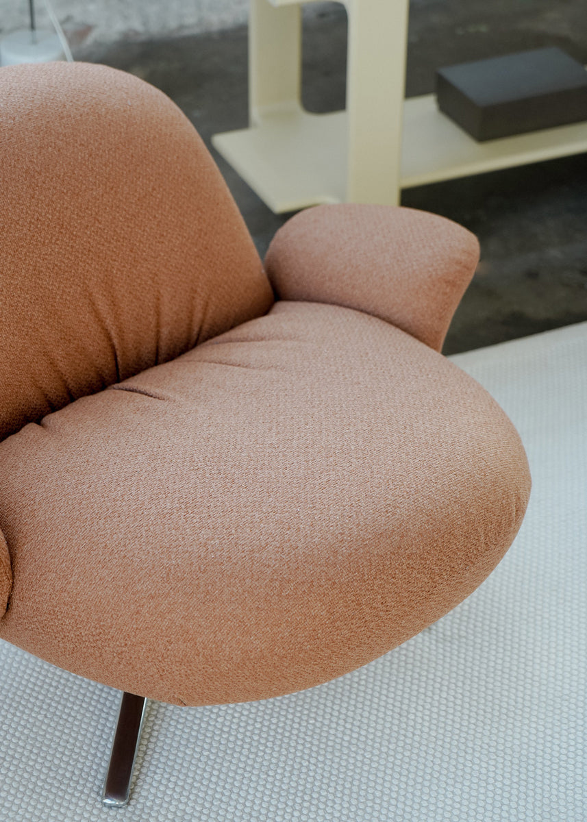 Stylischer Drehsessel Baoza BAO01 von Tamo, ideal für stilvolle Wohnräume. Bequeme Sitzgelegenheit mit modernem Flair und praktischer Drehfunktion.