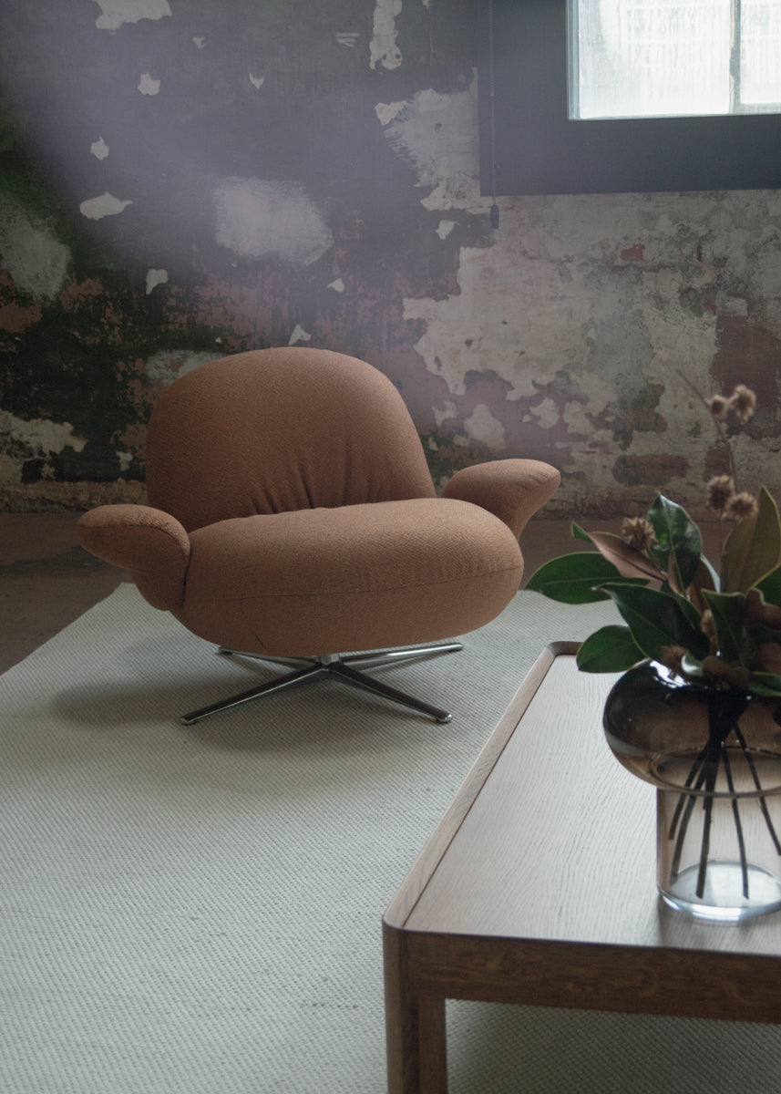 Stylischer und bequemer Drehsessel Baoza BAO01 von Tamo, ideal für entspannte Momente und modernes Wohnen.