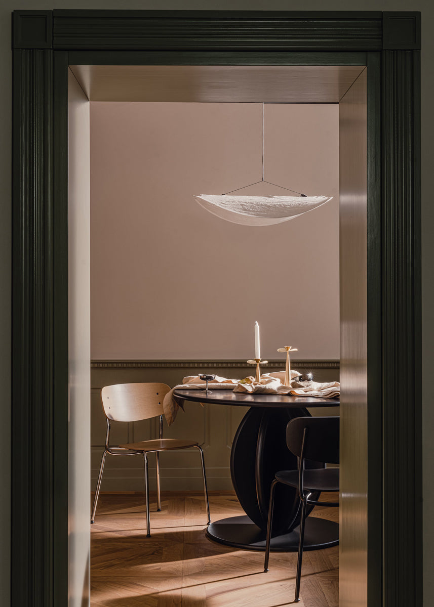 Moderner Esstisch Citrus CTR110 von Tamo mit stilvollem runden Design und hochwertigem Holzgestell, ideal für zeitgemäße Essbereiche.