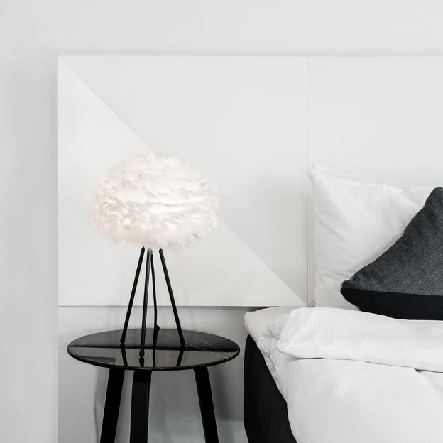 Eleganter Eos Lampenschirm von Umage in reinem Weiß, ideal für moderne Innenräume und schafft eine warme, gemütliche Atmosphäre.