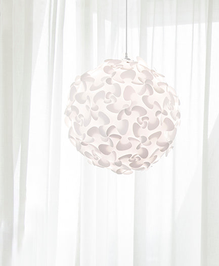 Lora  Lampenschirm in White präsentiert im Onlineshop von KAQTU Design AG. Lampenschirm ist von Umage