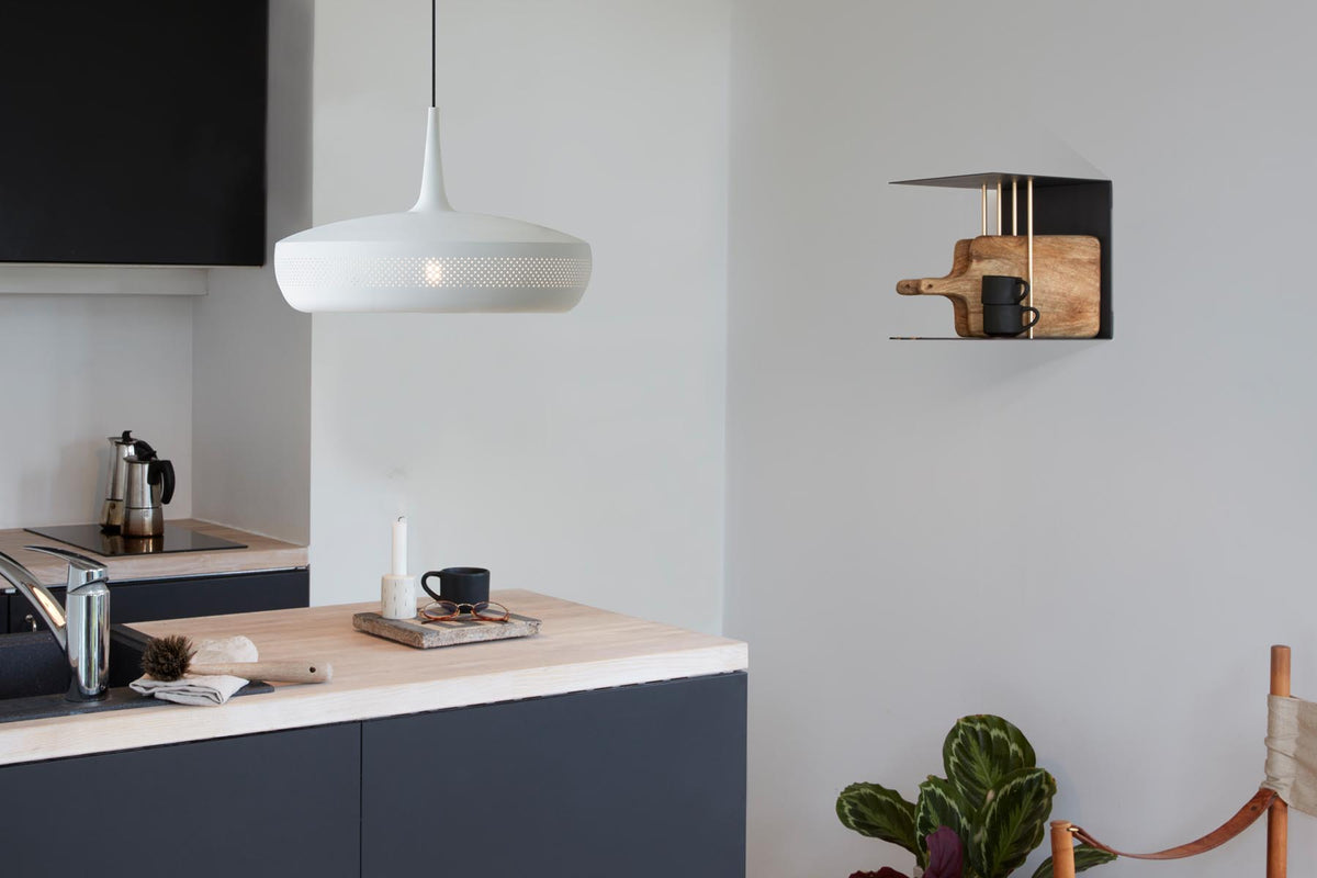 Clava Dine Lampenschirm in Matt White präsentiert im Onlineshop von KAQTU Design AG. Pendelleuchte ist von Umage