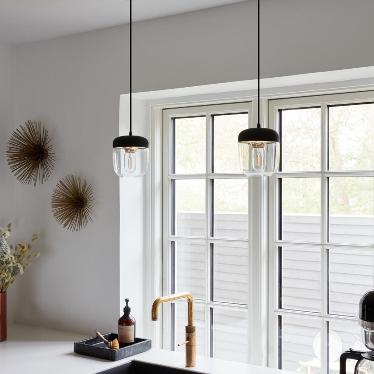 Acorn Lampenschirm in Black/Polished Brass präsentiert im Onlineshop von KAQTU Design AG. Lampenschirm ist von Umage