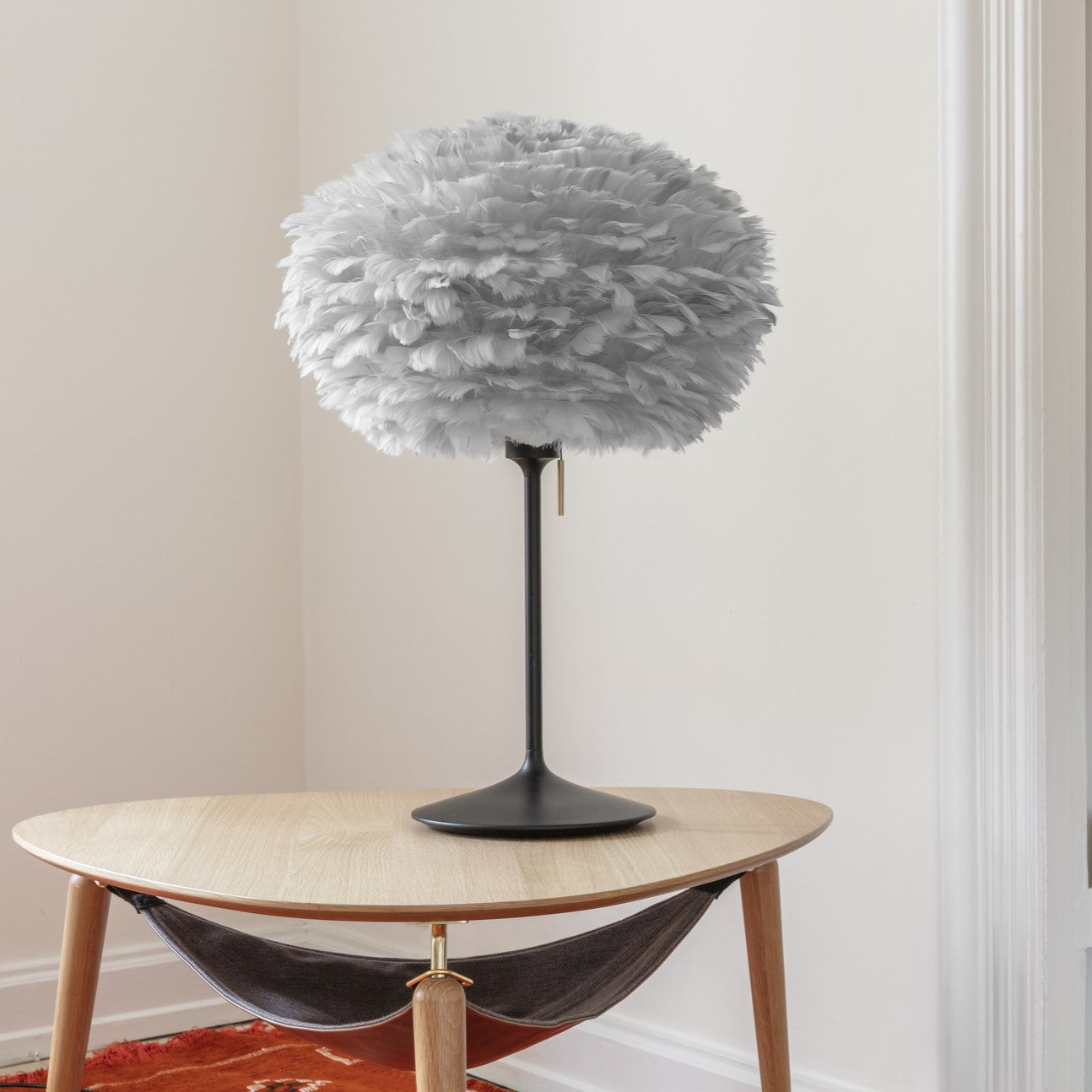 Eleganter Eos Lampenschirm von Umage in strahlendem Weiß, ideal für stilvolle Beleuchtung und ein harmonisches Raumgefühl.
