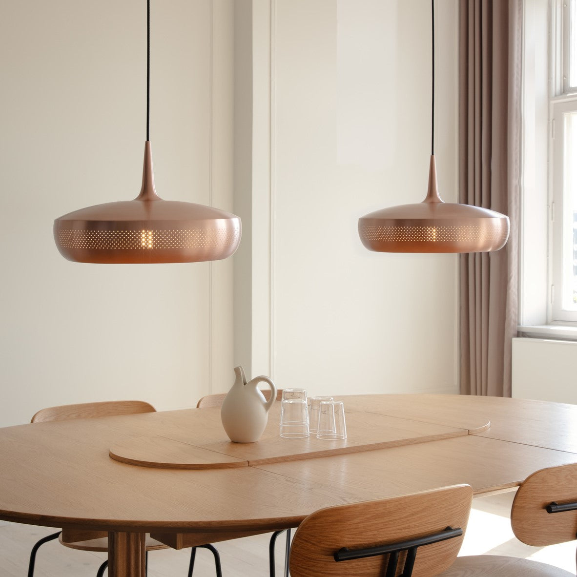 Eleganter Clava Dine Lampenschirm in gebürstetem Kupfer, ideal für stilvolle Pendelleuchten und moderne Wohnräume.