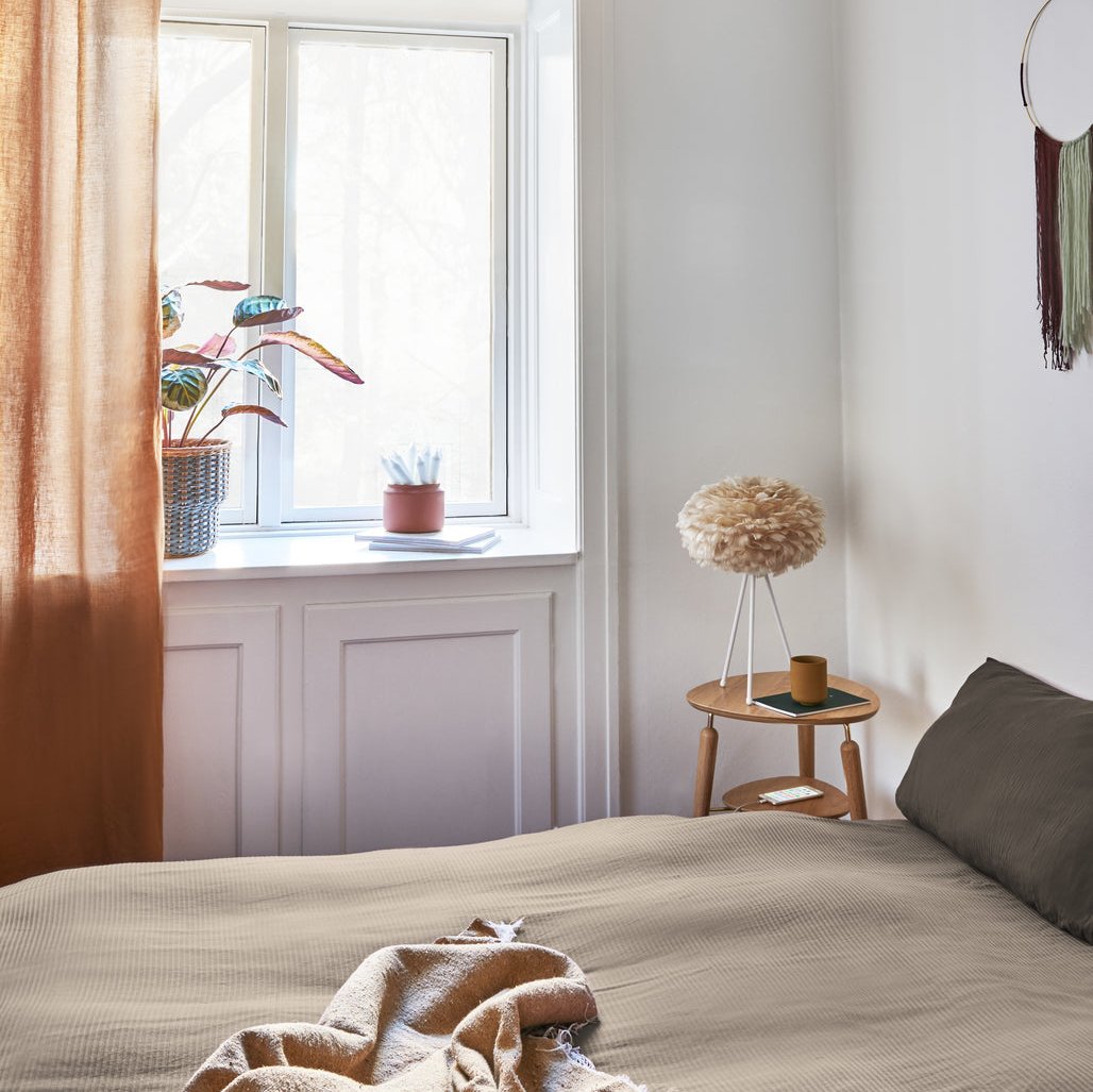 Schöner Eos Lampenschirm von Umage in strahlendem Weiß, perfekt für eine moderne und einladende Raumgestaltung.