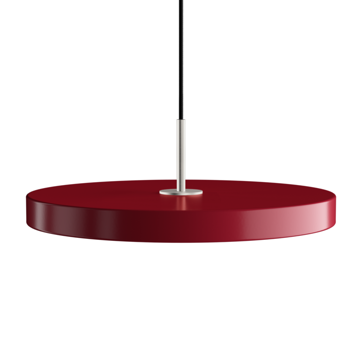 Stilvolle Asteria Medium Pendellampe in tiefem Rubinrot, perfekt für zeitgemäße Innenräume und gemütliche Lichtakzente.