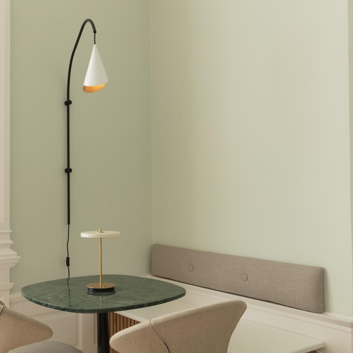 Lampenschirm Cornet von Umage aus Aluminium mit zwei gegeneinander drehbaren Kegeln