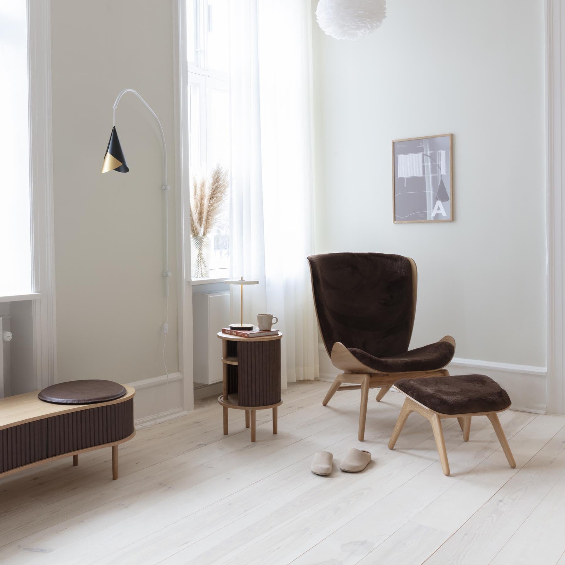 Eleganter Cornet Lampenschirm in Schwarz und Messing, ideal für stilvolle Beleuchtung und moderne Inneneinrichtung.
