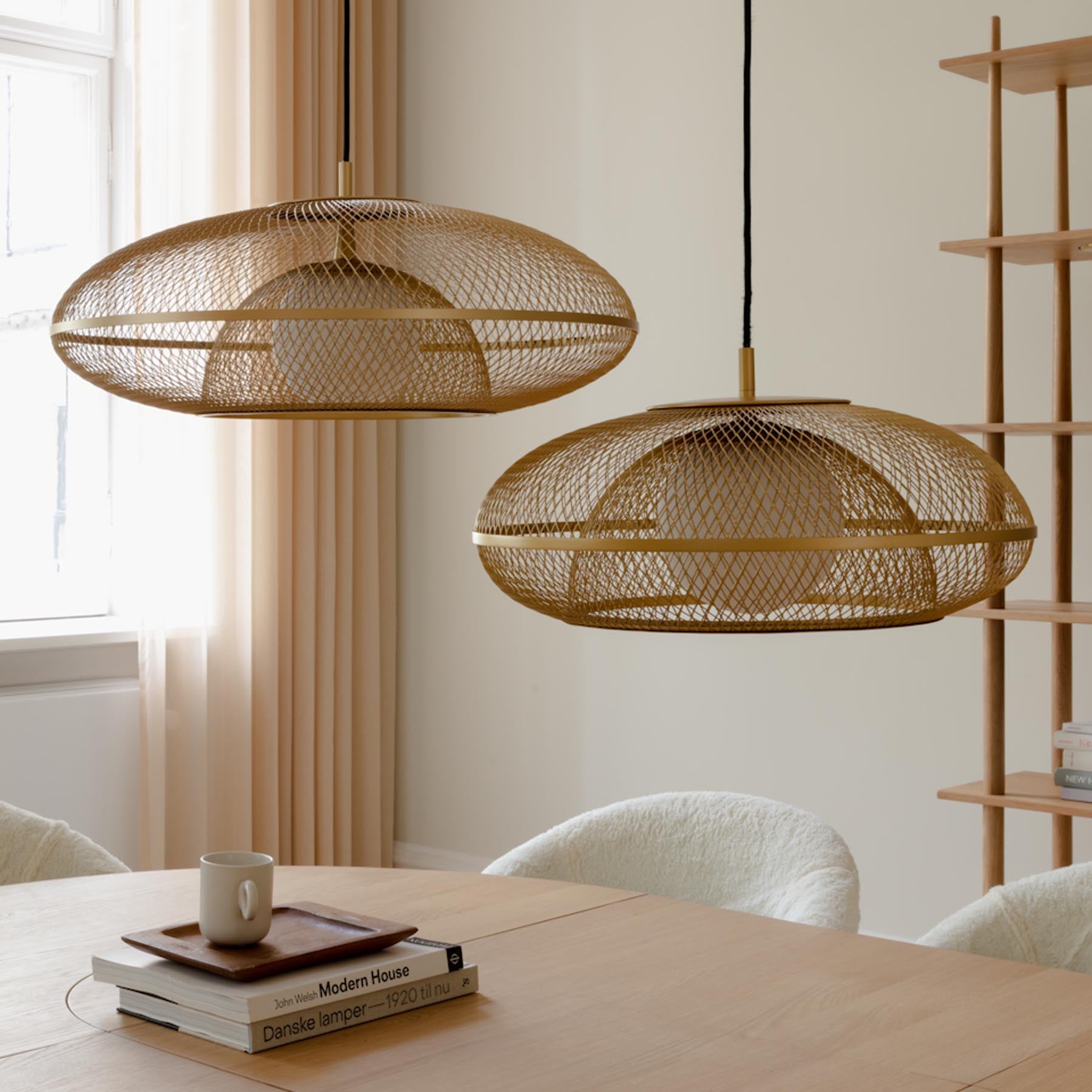 Moderner Lampenschirm Faraday von Umage in edlem Messing, perfekt für kreative Lichtakzente und zeitgemäße Wohnräume.