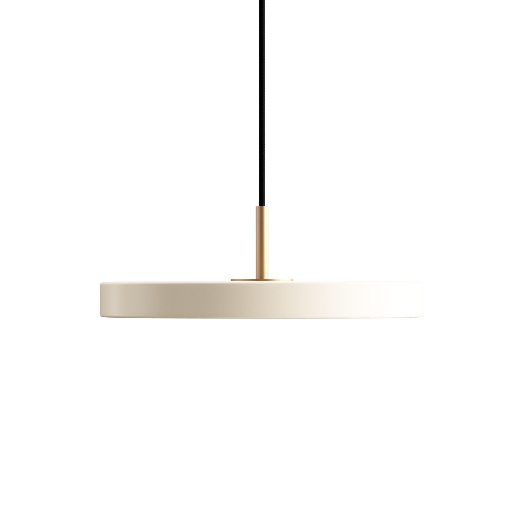 Asteria Medium Pendellampe in Pearl White präsentiert im Onlineshop von KAQTU Design AG. Pendelleuchte ist von Umage