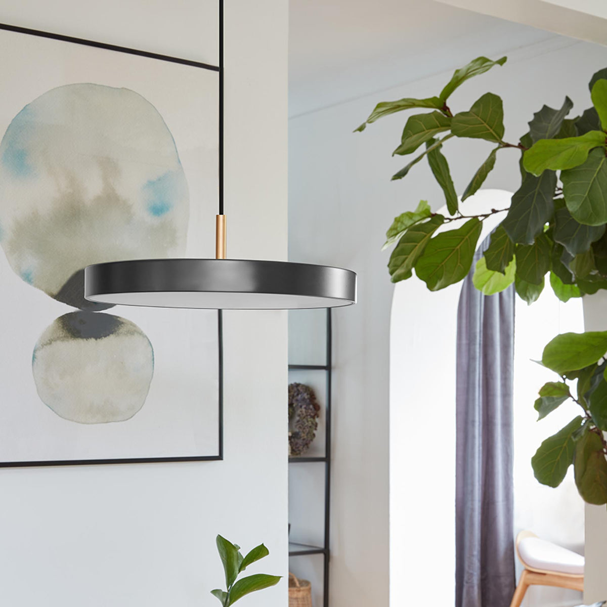 Asteria Mini Pendellampe in Anthracite Grey präsentiert im Onlineshop von KAQTU Design AG. Pendelleuchte ist von Umage