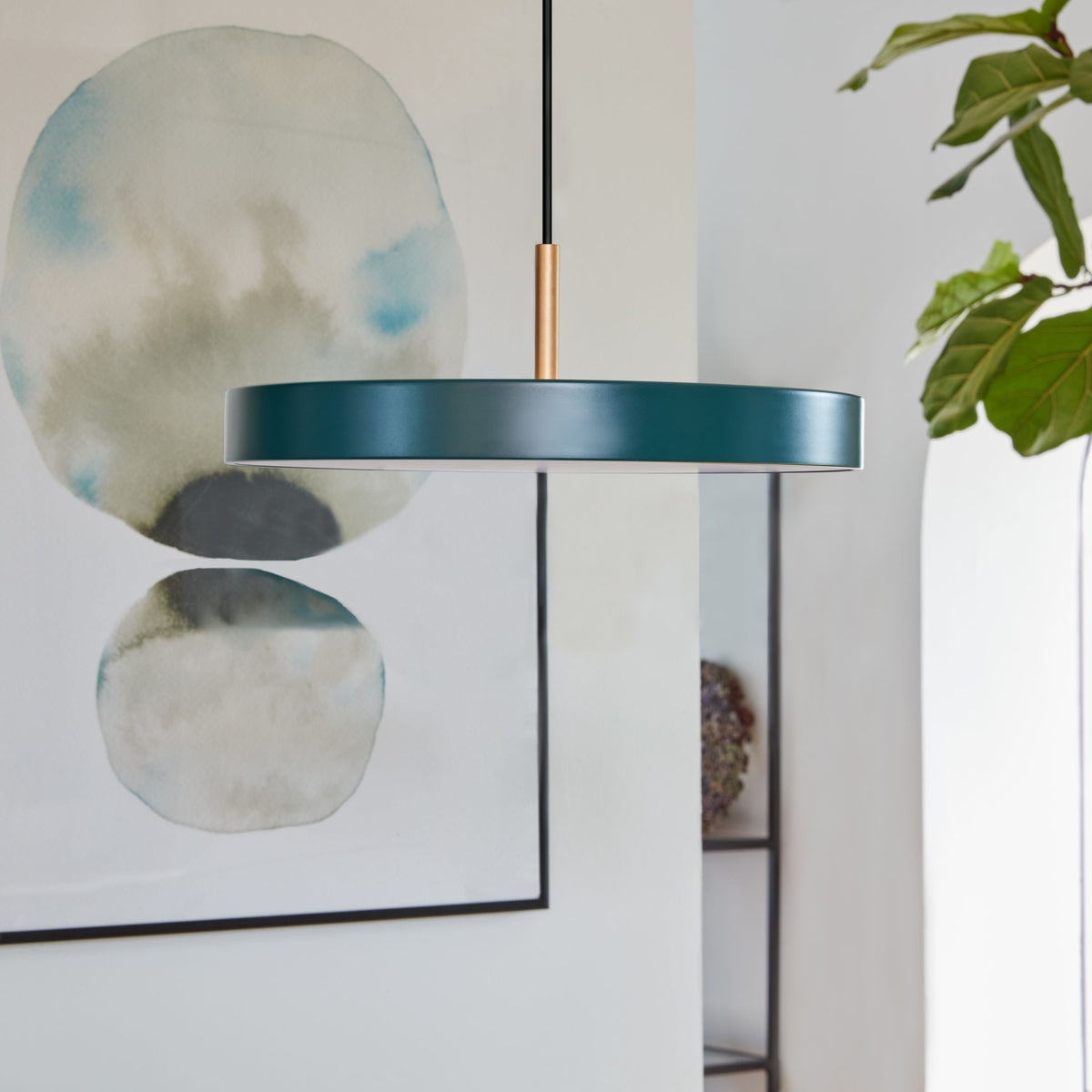 Asteria Mini Pendellampe in Forest Green präsentiert im Onlineshop von KAQTU Design AG. Pendelleuchte ist von Umage