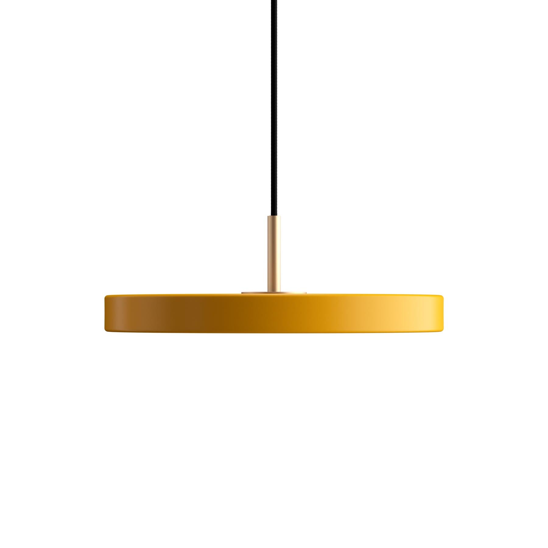 Asteria Medium Pendellampe in Saffron Yellow präsentiert im Onlineshop von KAQTU Design AG. Pendelleuchte ist von Umage
