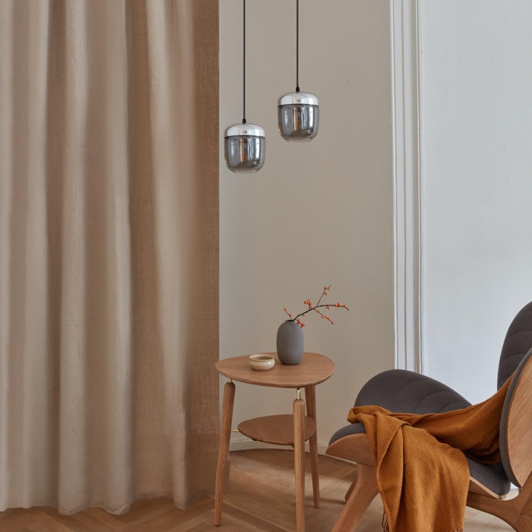 Moderner Acorn Lampenschirm in Smoked Steel, perfekt für eine stilvolle Atmosphäre und zeitgemäße Einrichtungselemente von Umage.