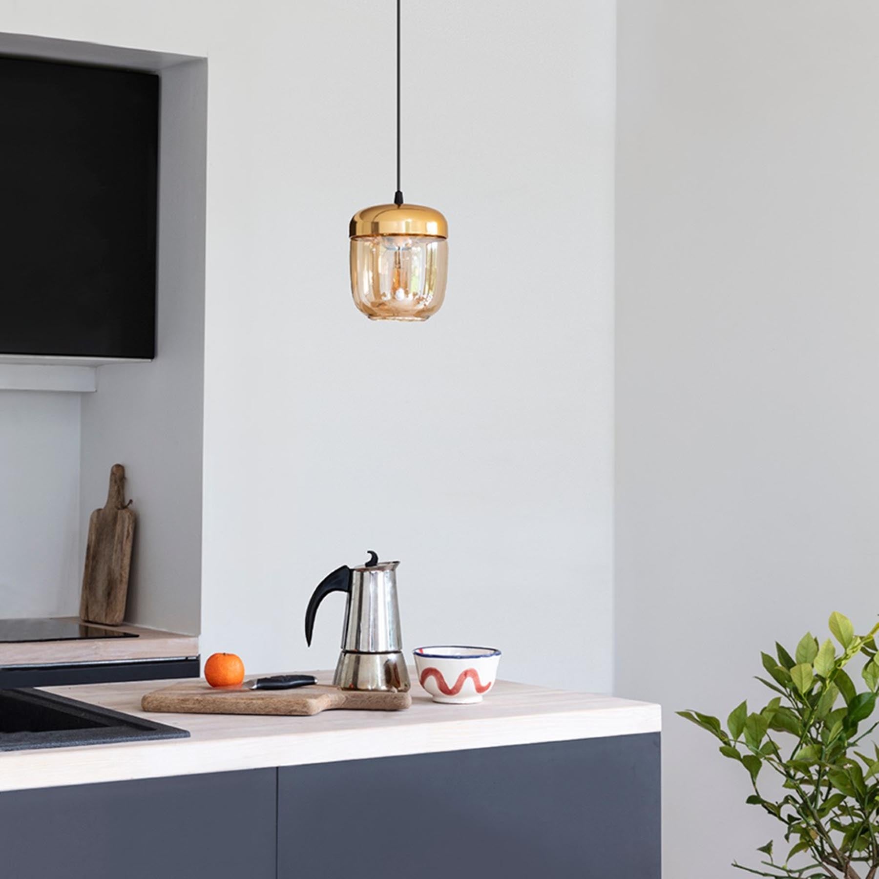 Eleganter Acorn Lampenschirm in Amber Brass, ideal für stilvolle Beleuchtung und modernes Interieur, erhältlich bei KAQTU Design AG.