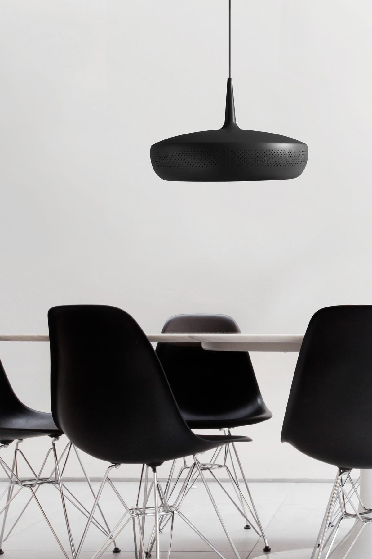 Clava Dine Lampenschirm in Black präsentiert im Onlineshop von KAQTU Design AG. Pendelleuchte ist von Umage