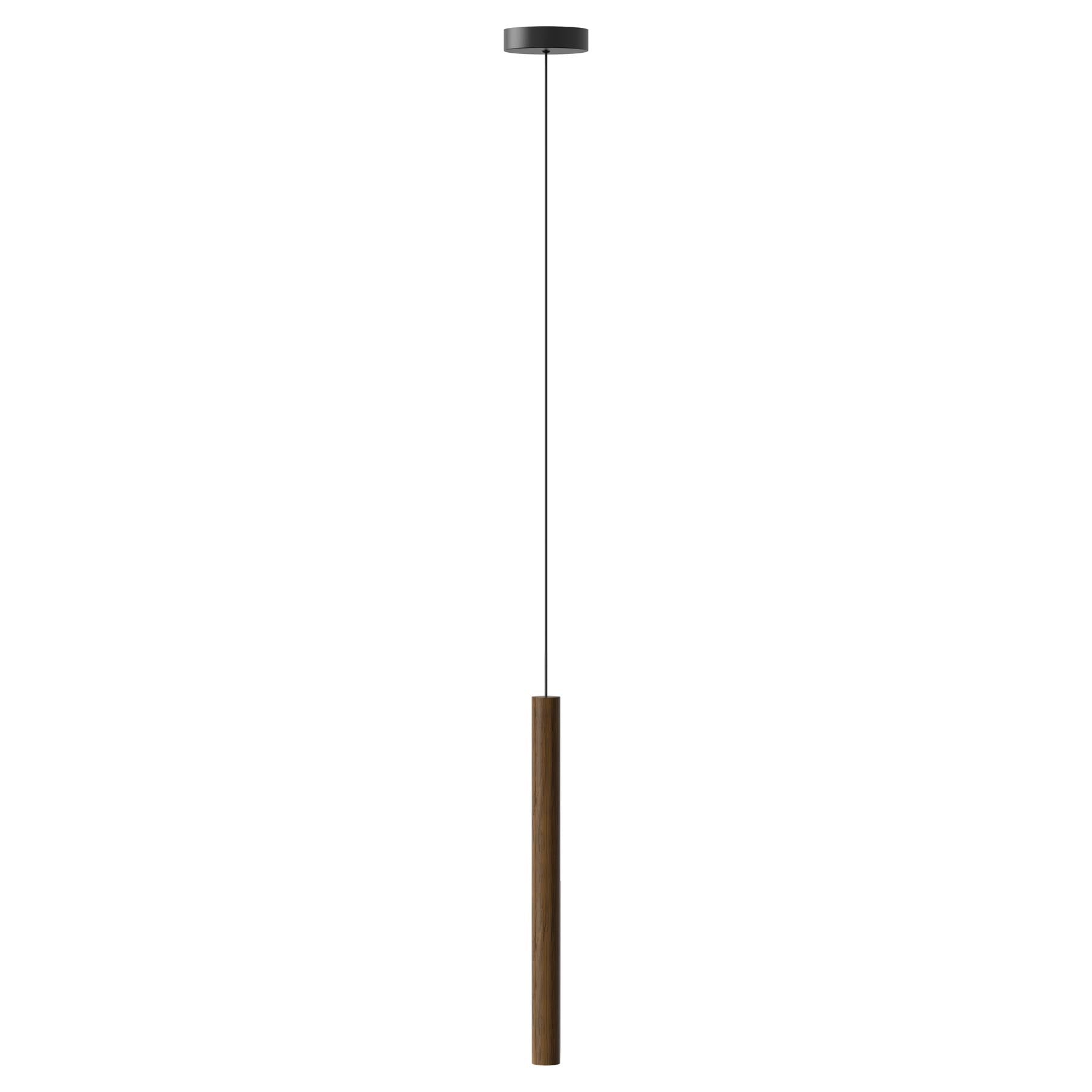 Elegante Chimes Pendellampe Lang in Dunkel-Eiche, ideal für stilvolle Innenräume. Perfekte Beleuchtungslösung von Umage.