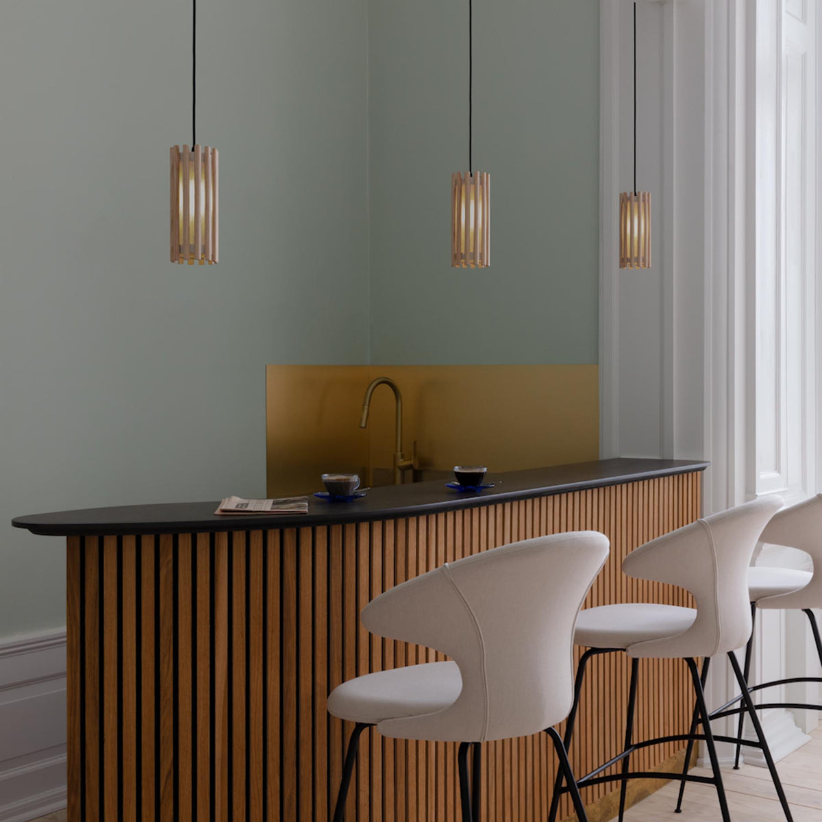 Komorebi Circle Lampenschirm in Oak präsentiert im Onlineshop von KAQTU Design AG. Pendelleuchte ist von Umage